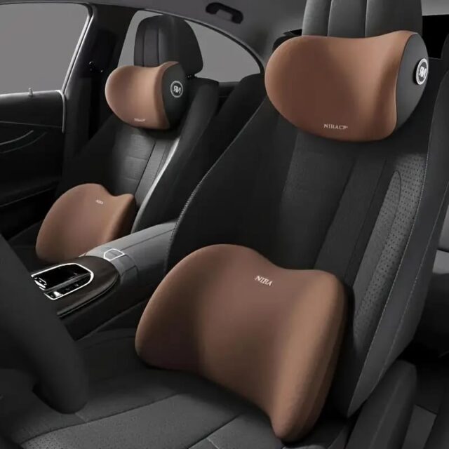 2 in 1 Car Comforter Cushion